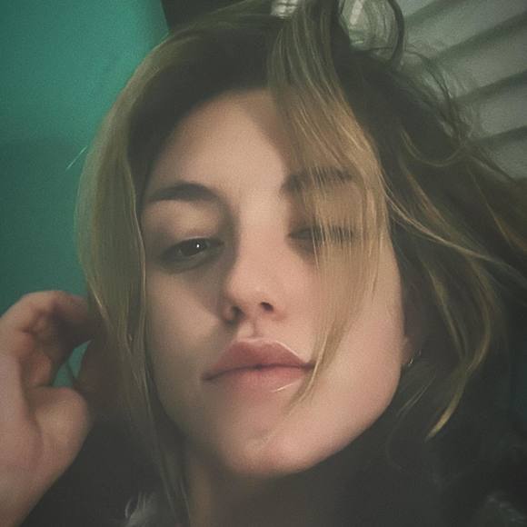 Meet your Posher, Danielle - Picture 1 of 1